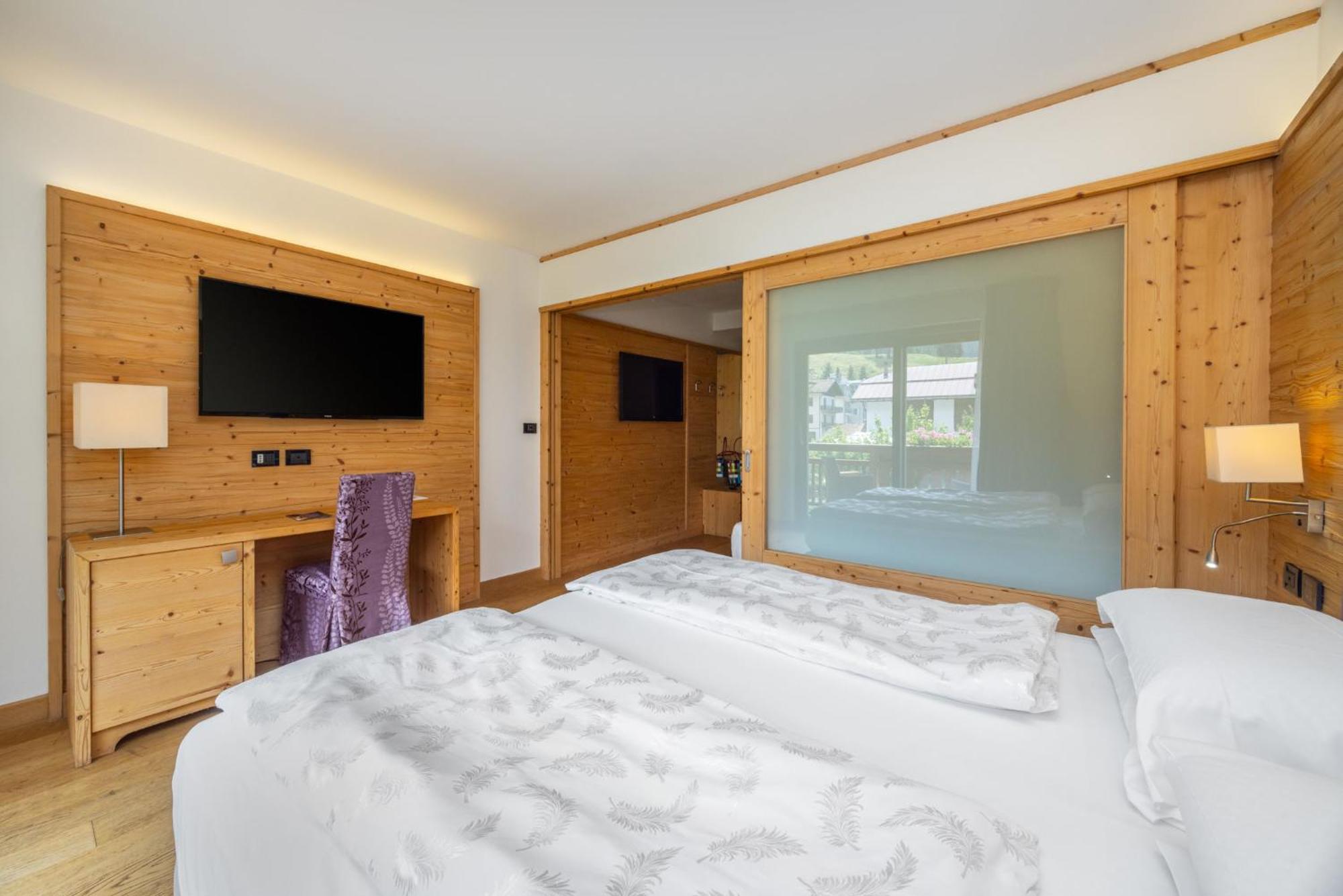 Alpholiday Dolomiti Wellness & Family Hotel Dimaro Room photo